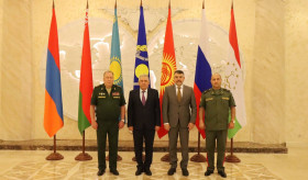 Посол В. Арутюнян посетил Объединенный штаб ОДКБ