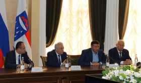 Посол В. Арутюнян в Сочи встретился с представителями армянской общины