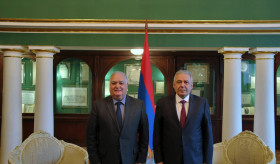 Посол В. Арутюнян встретился с главой УВКБ ООН в РФ К. Атасси