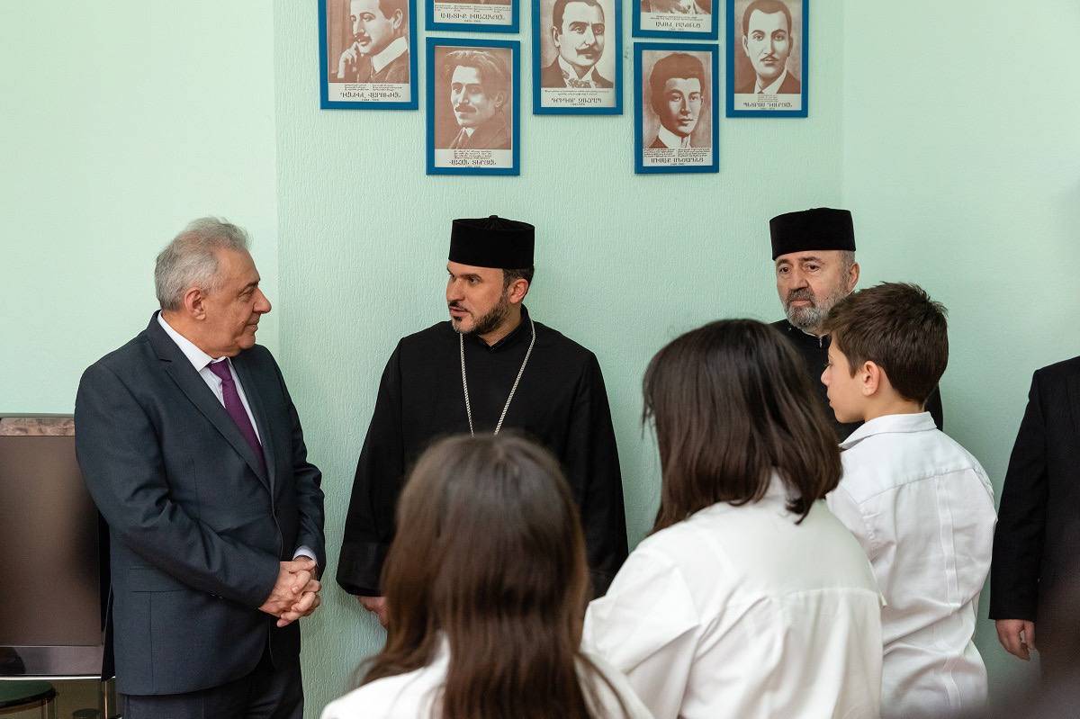 Встреча посла В. Арутюняна с представителями армянской общины ...