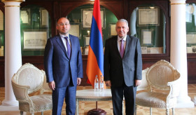Встреча Посла В.Арутюняна с Послом Республики Казахстан в России Д.Абаевым