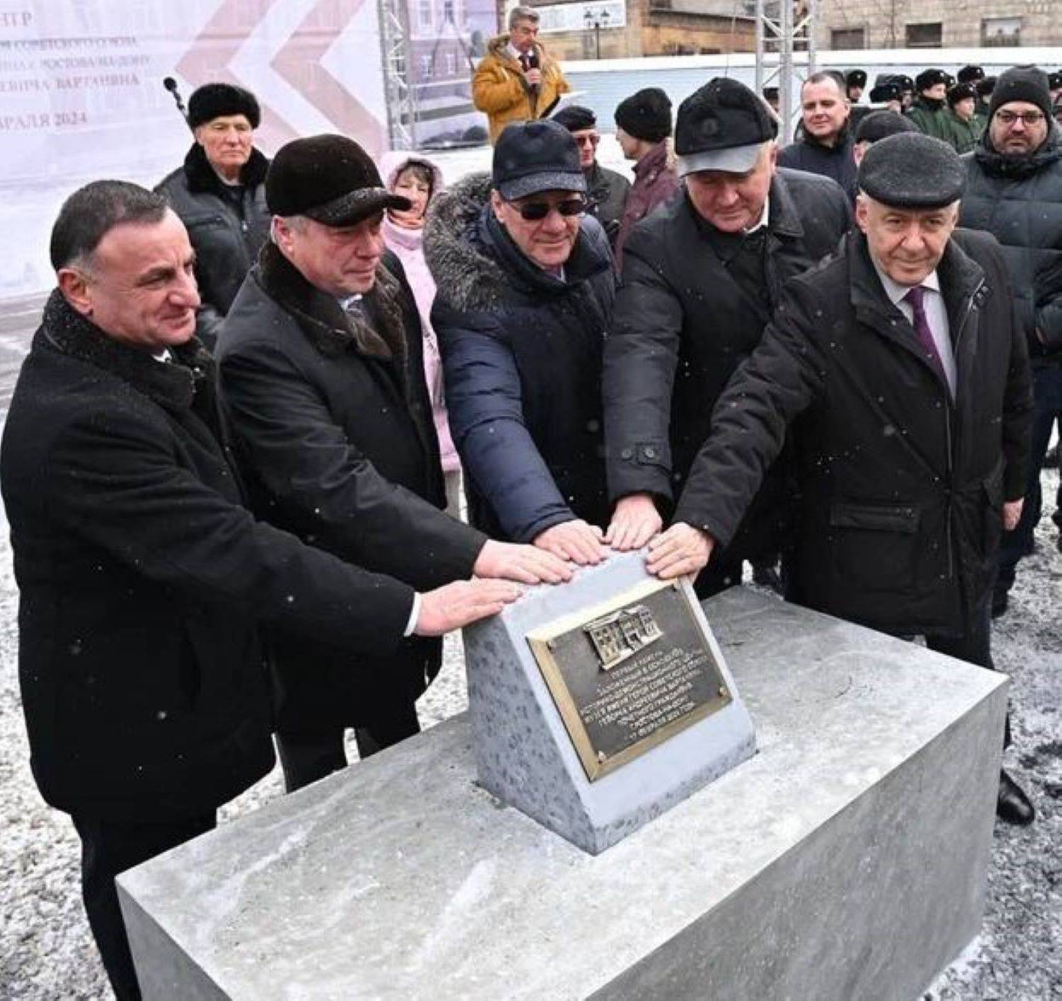 Посол В.Арутюнян в Ростове-на-Дону принял участие в церемонии закладки  камня на месте строительства историко-демонстрационного центра - музея  имени Геворка Вартаняна - Посольство Армении в Российской Федерации