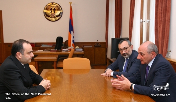  Президент НКР встретился с Послом Армении в России