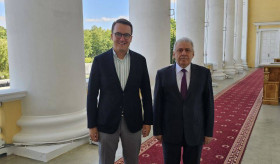 Դեսպան Վ.Հարությունյանի հանդիպումը Ալեքսանդրինյան թատրոնի տնօրեն Ս.Եմելյանովի հետ