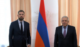 Посол В. Арутюнян встретился с руководителем ФАДН И. Бариновым