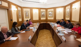 Встреча посла В.Арутюняна с губернатором Свердловской области Е.Куйвашевым
