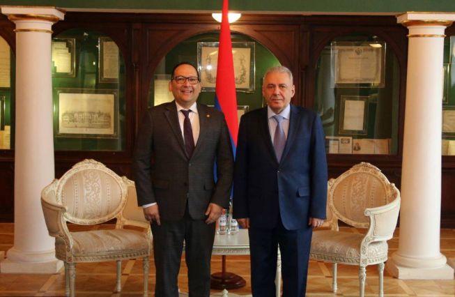Встреча посла В. Арутюняна с послом Колумбии в РФ Эктором Исидро Аренас Нейра