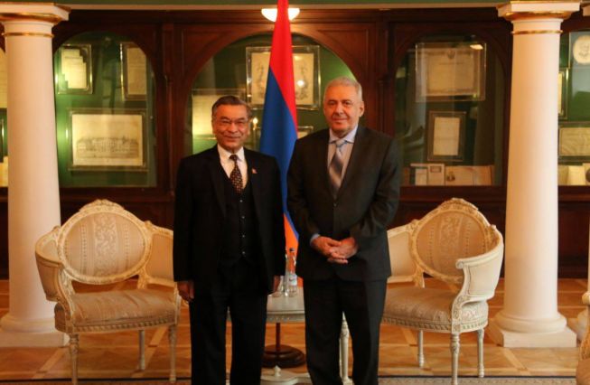 Встреча посла В. Арутюняна с послом Непала в РФ Милан Радж Туладхаром