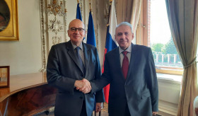 Встреча посла В. Арутюняна с послом Франции в России Пьером Леви