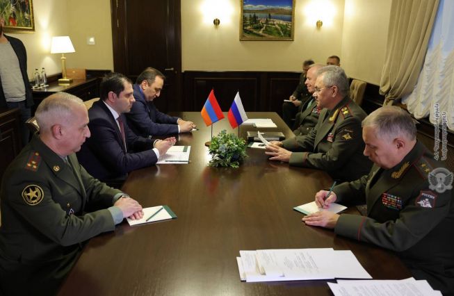 Состоялась встреча министров обороны РА и РФ