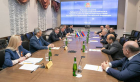 Посол В.Арутюнян встретился с губернатором Волгоградской области А.Бочаровым